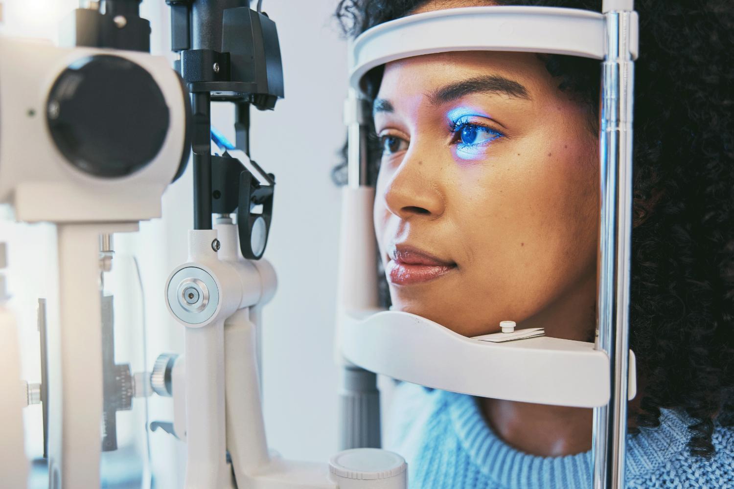 Visione doppia, mal di testa e stanchezza oculare: quando l’ortottista può essere utile anche agli adulti